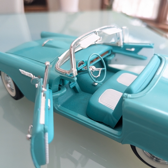 1955 Ford Thunderbird 1:18 Die Cast Model Car - Robin Egg Blue Collectible Car - Picture 8 of 14